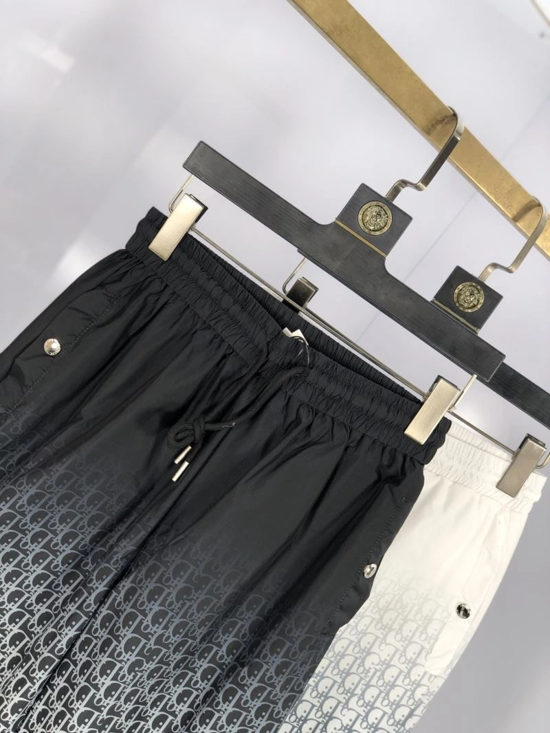 Trendsetting Christian Dior Short Pants 117100
