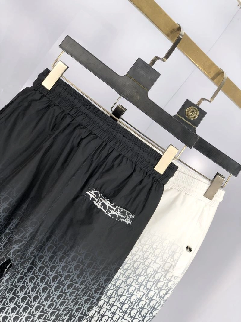 Trendsetting Christian Dior Short Pants 117100