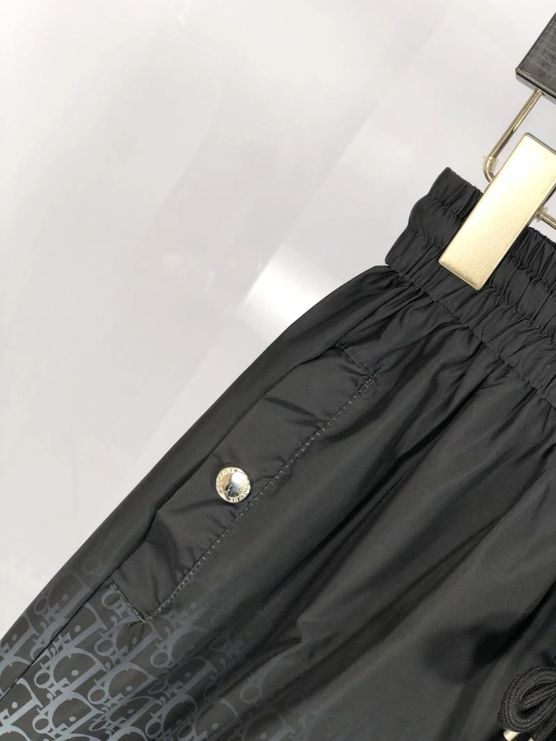 Trendsetting Christian Dior Short Pants 117100