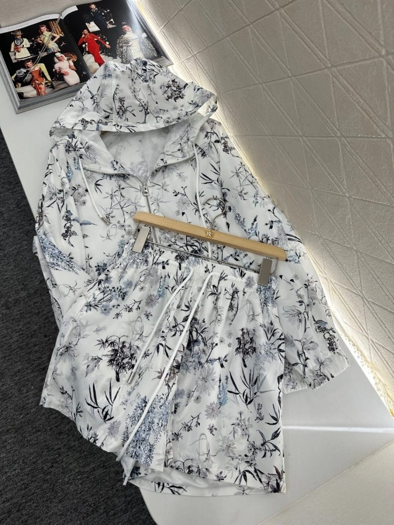 Christian Dior Short Suits UrbanChic 112832