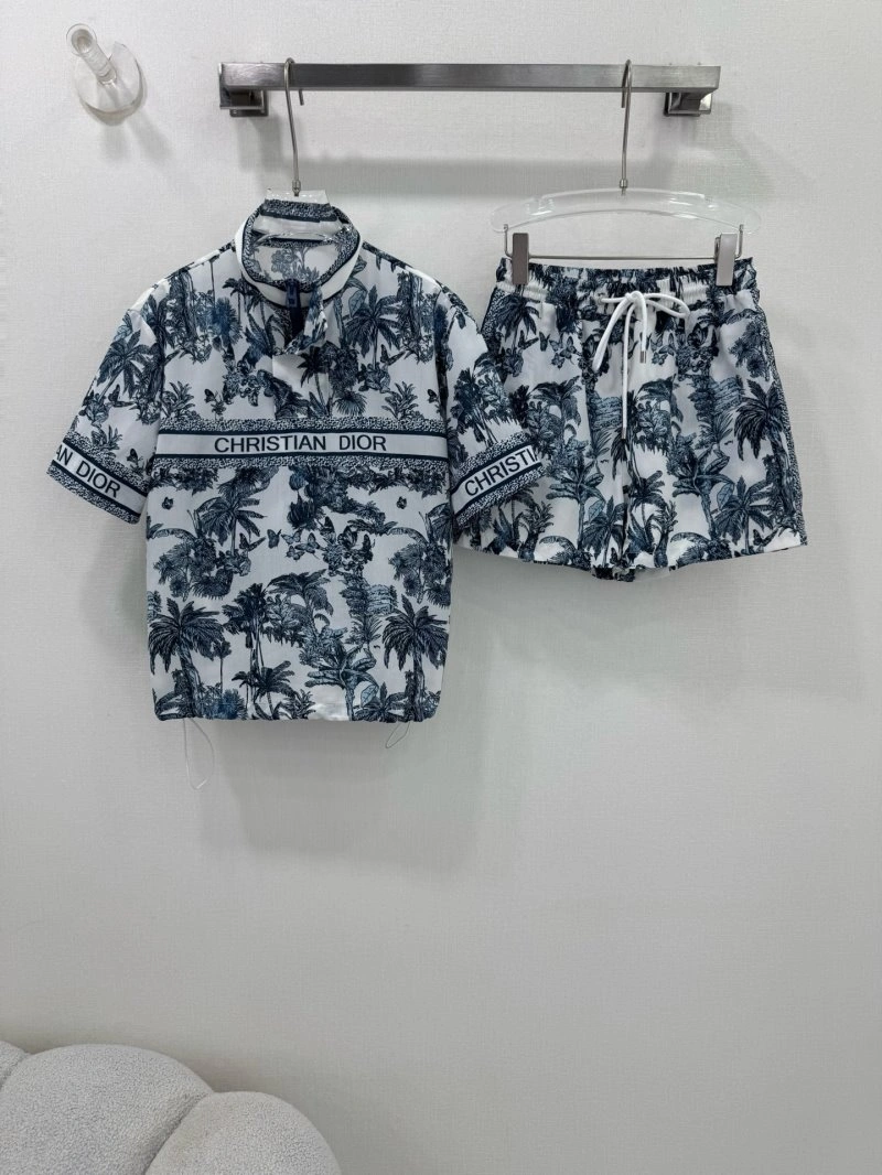 Timeless Christian Dior Short Suits 112826