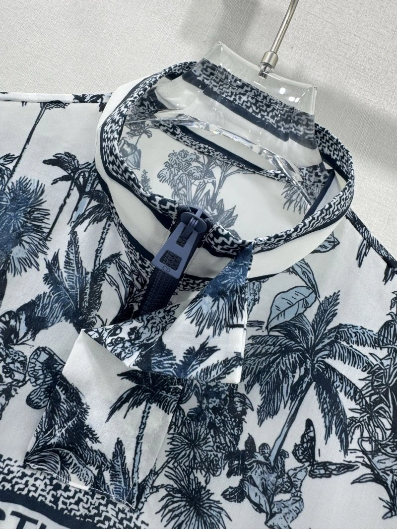 Timeless Christian Dior Short Suits 112826