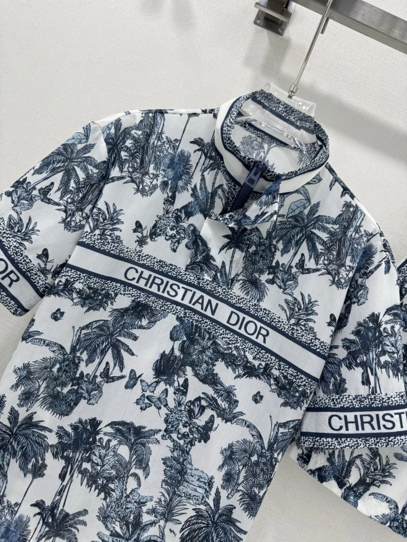 Timeless Christian Dior Short Suits 112826