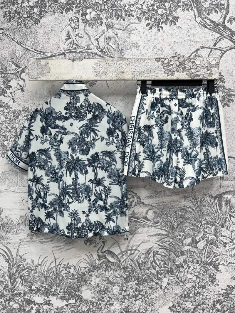 Stylish Christian Dior Short Suits 112001