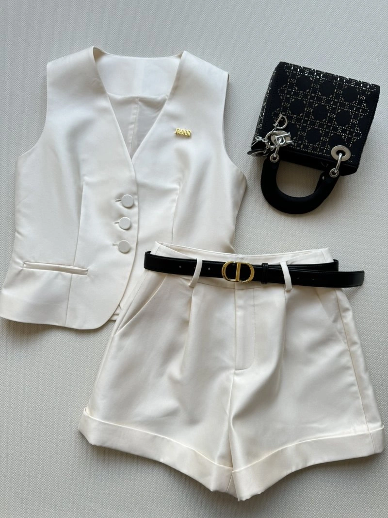 Flexible Christian Dior Short Suits 111992