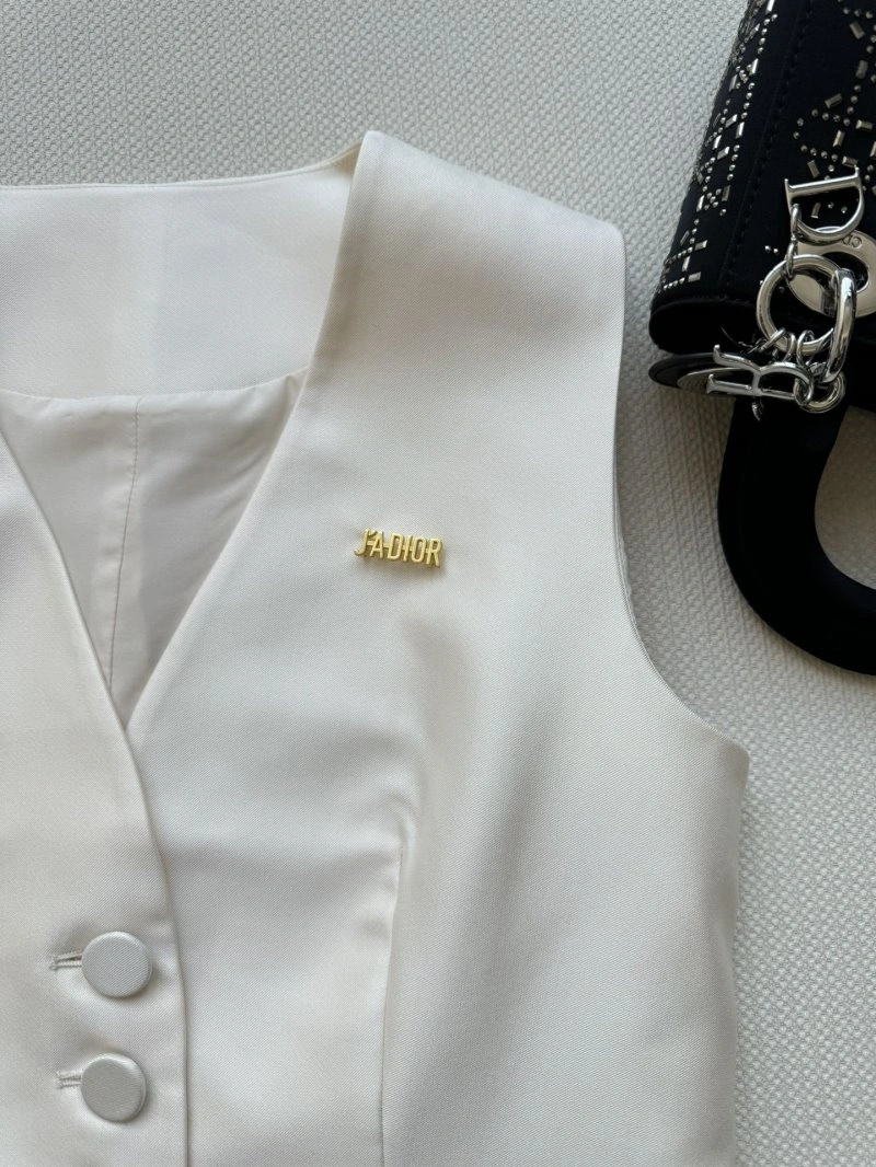 Flexible Christian Dior Short Suits 111992