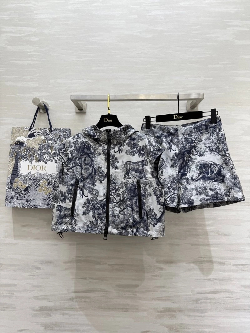 Trendy Christian Dior Short Suits 113668