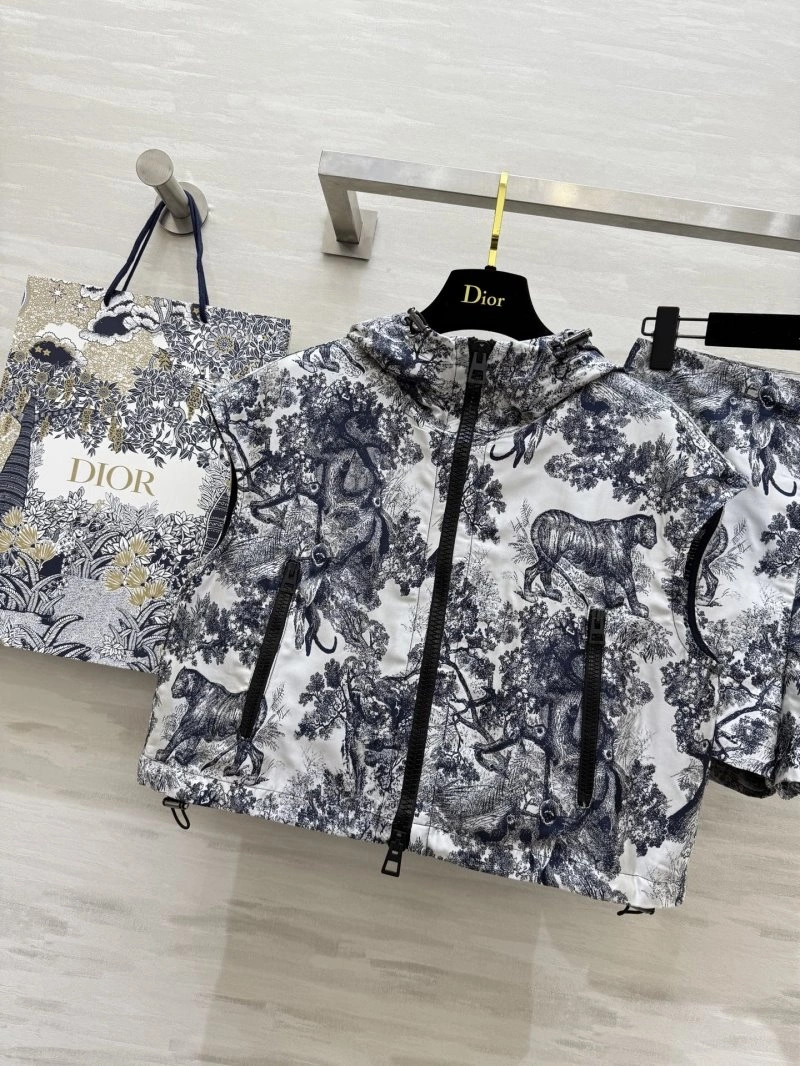 Trendy Christian Dior Short Suits 113668