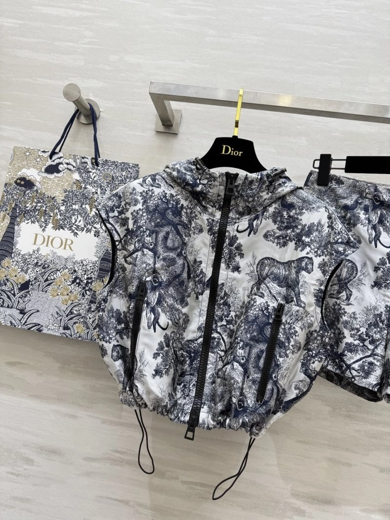Trendy Christian Dior Short Suits 113668