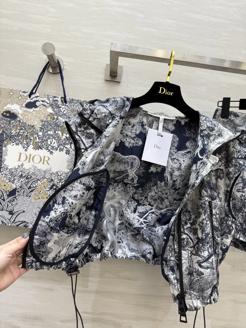Trendy Christian Dior Short Suits 113668