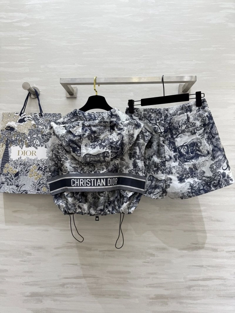 Trendy Christian Dior Short Suits 113668