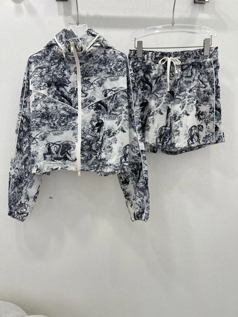 Breathable Christian Dior Short Suits 113686