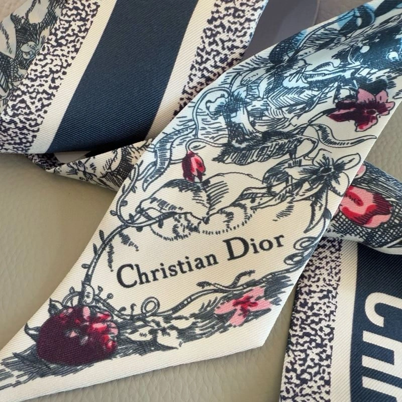 UrbanChic Christian Dior Silk 272356