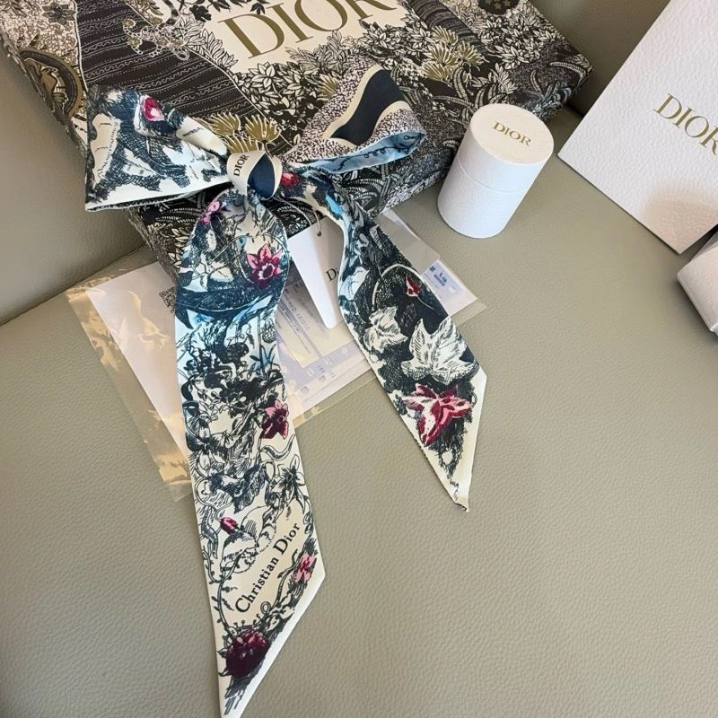 UrbanChic Christian Dior Silk 272356