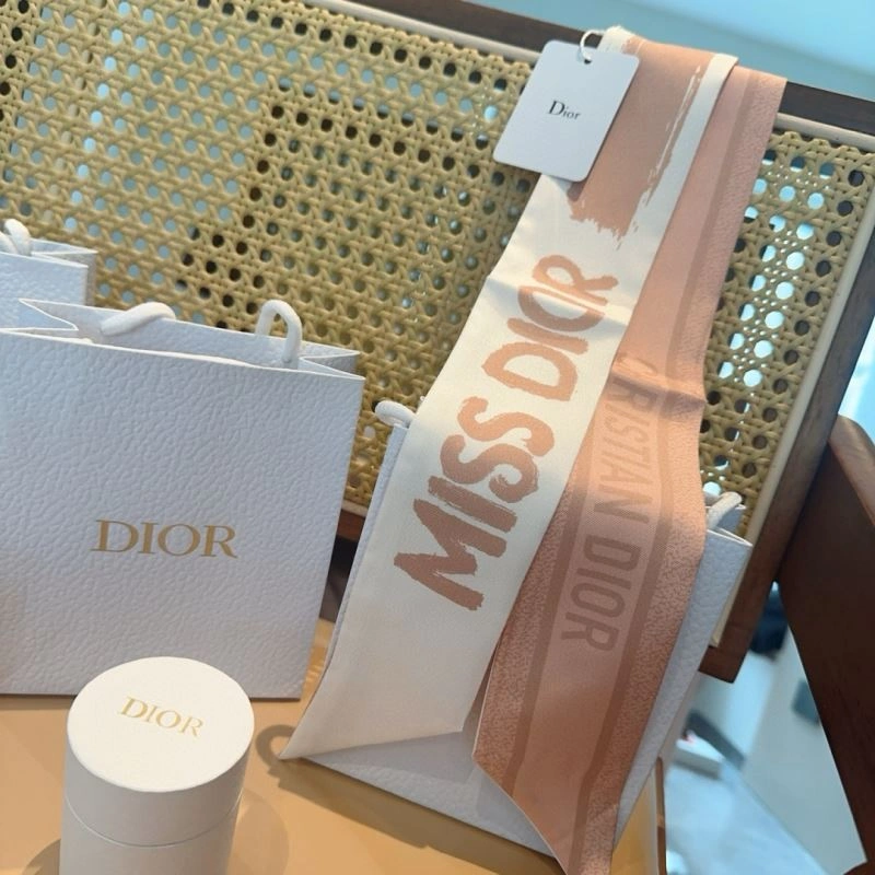 Christian Dior Silk MoistureWicking 272329