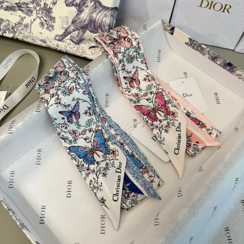 Minimalist Christian Dior Silk 272308