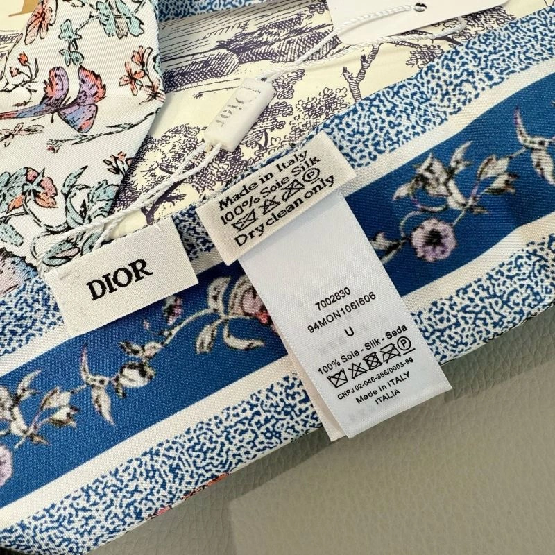 Minimalist Christian Dior Silk 272308