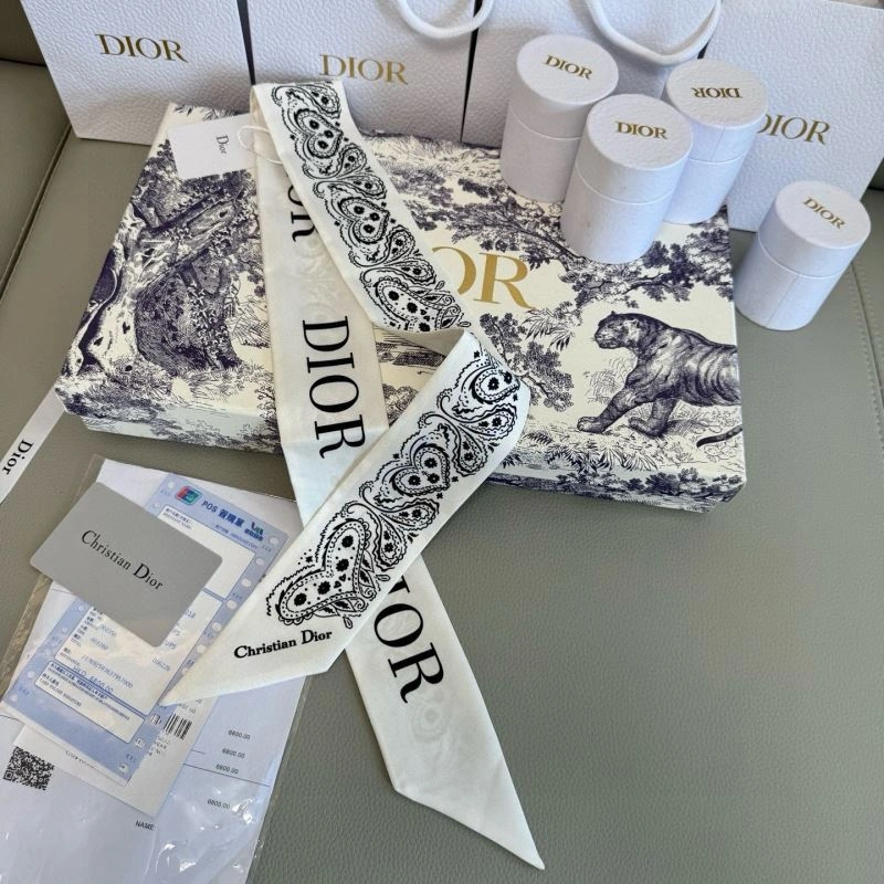 Christian Dior Silk Reliable 272293