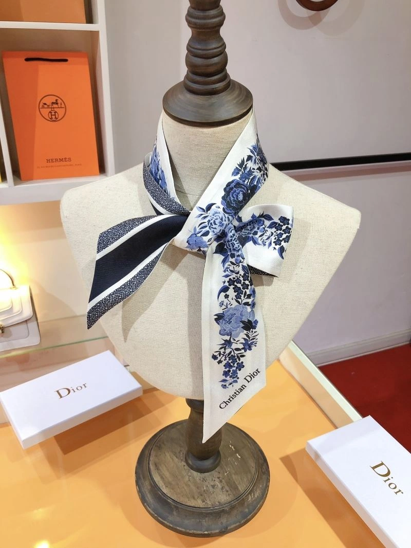 Efficient Christian Dior Silk 272537