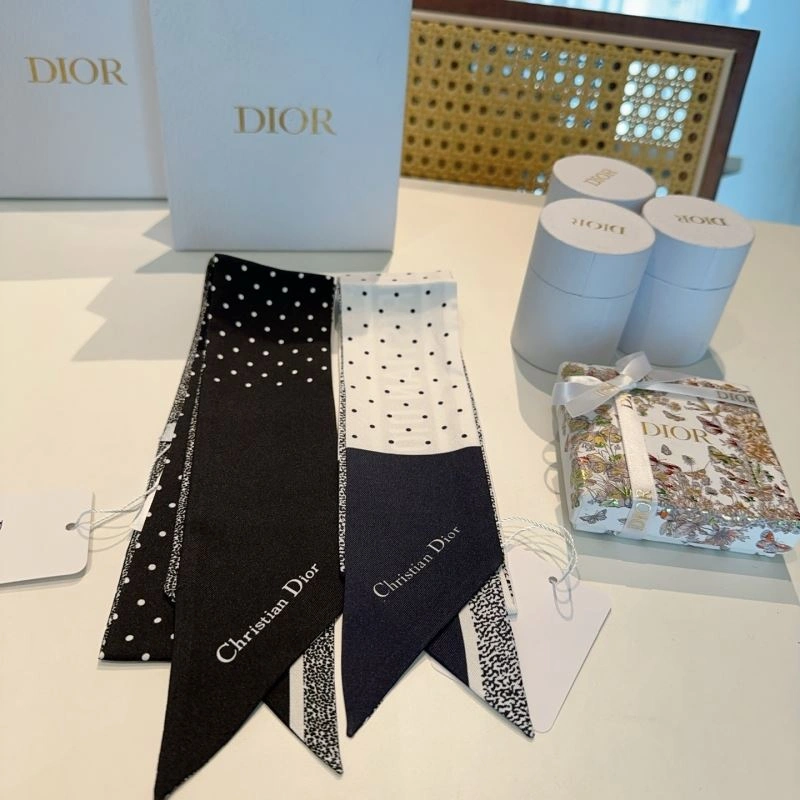 Sleek Christian Dior Silk 272977