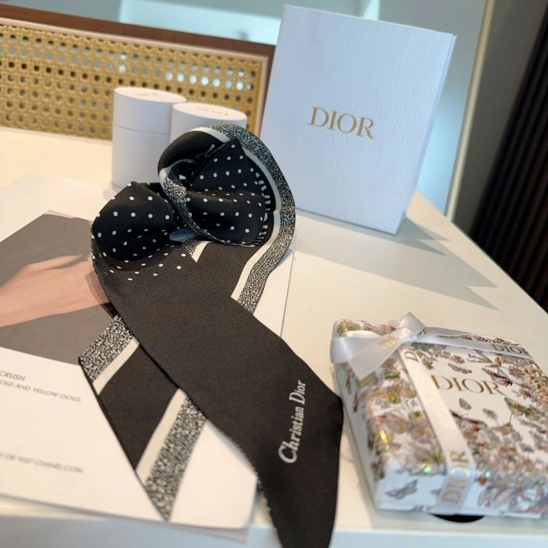 Sleek Christian Dior Silk 272977