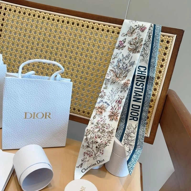Refined Christian Dior Silk 272973