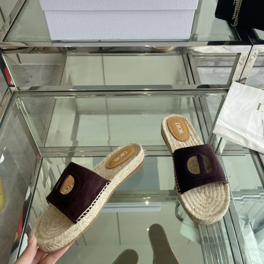 Trendy Christian Dior Slippers 21132