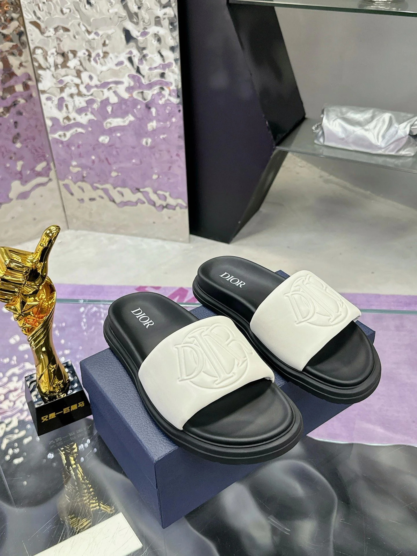 Fashionable Christian Dior Slippers 21107