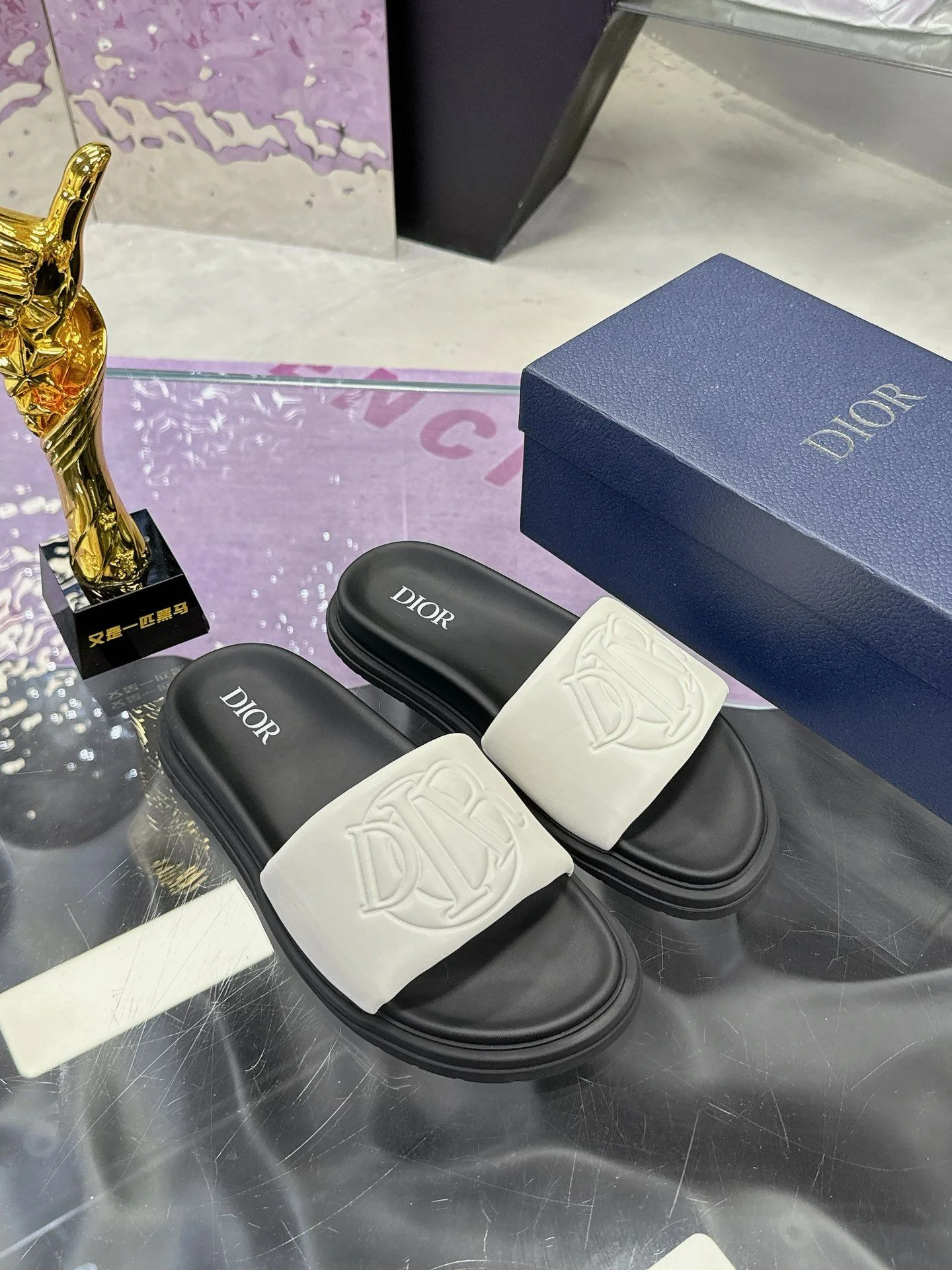 Fashionable Christian Dior Slippers 21107