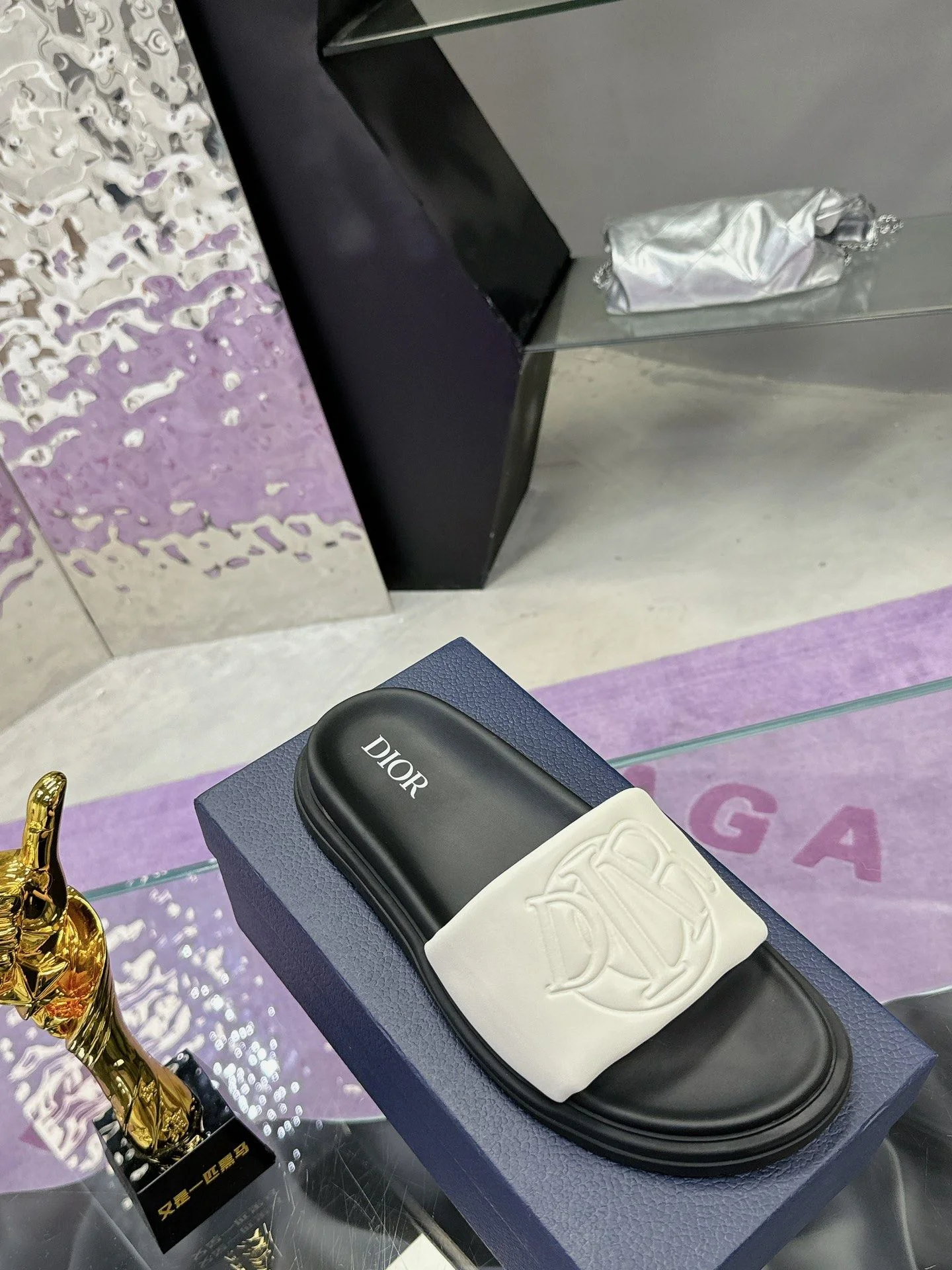 Fashionable Christian Dior Slippers 21107