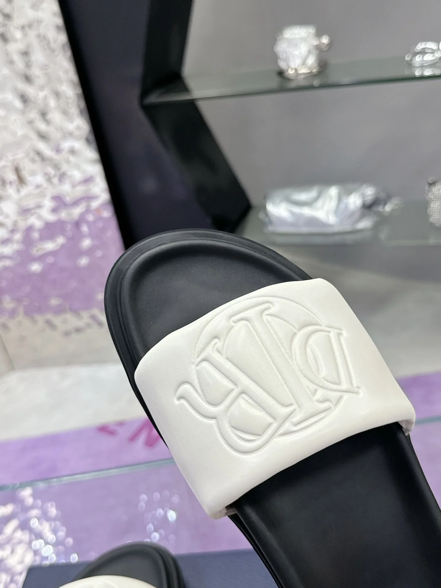 Fashionable Christian Dior Slippers 21107