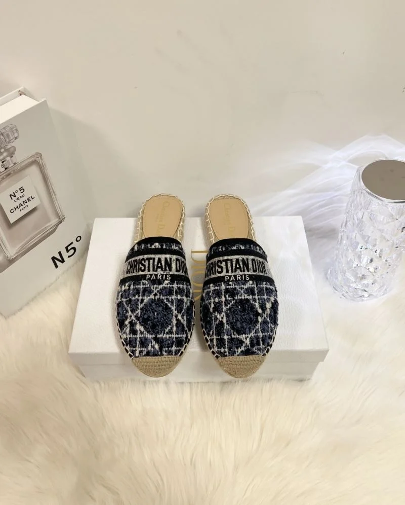 Trendsetting Christian Dior Slippers 21923