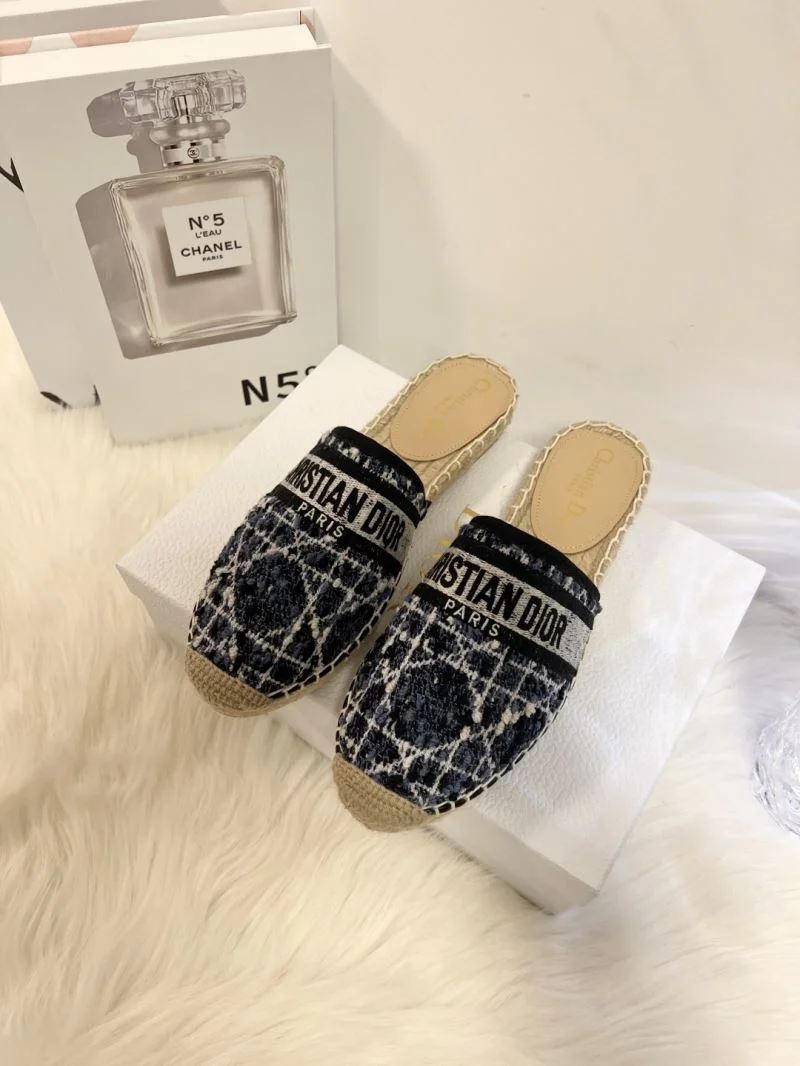 Trendsetting Christian Dior Slippers 21923