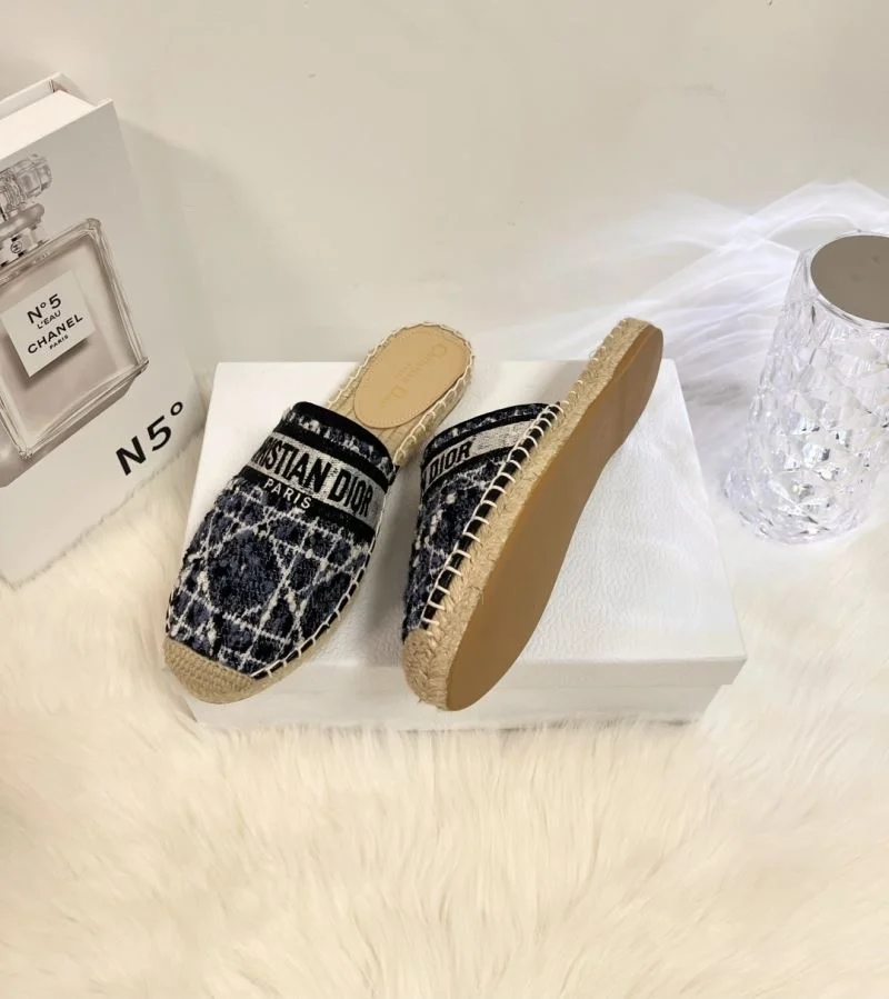 Trendsetting Christian Dior Slippers 21923