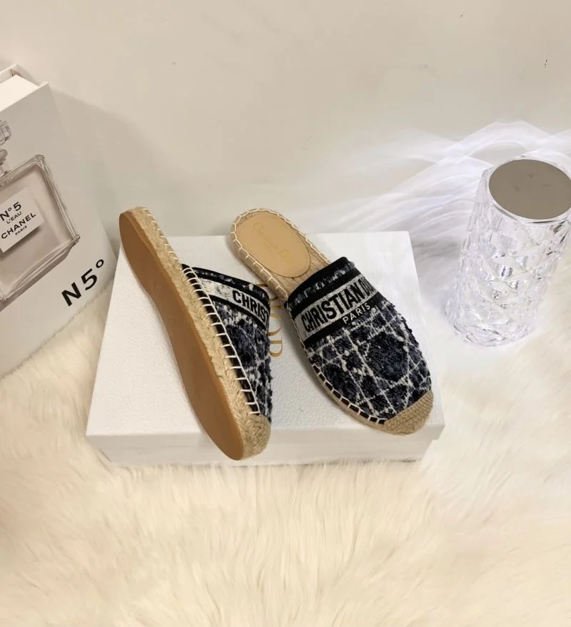 Trendsetting Christian Dior Slippers 21923