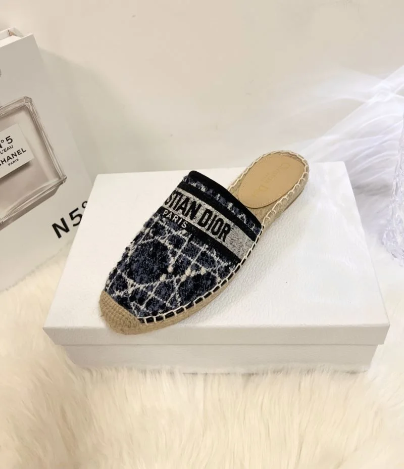 Trendsetting Christian Dior Slippers 21923