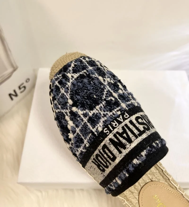 Trendsetting Christian Dior Slippers 21923