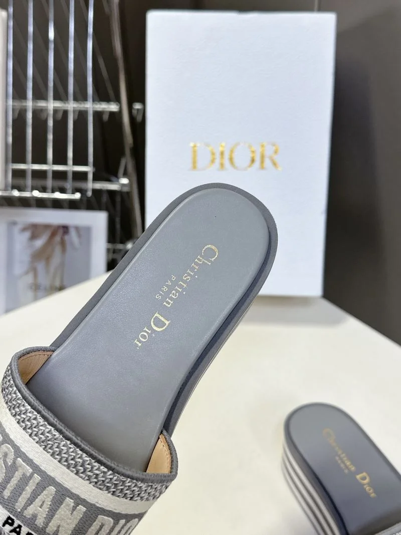 Elegant Christian Dior Slippers 21388