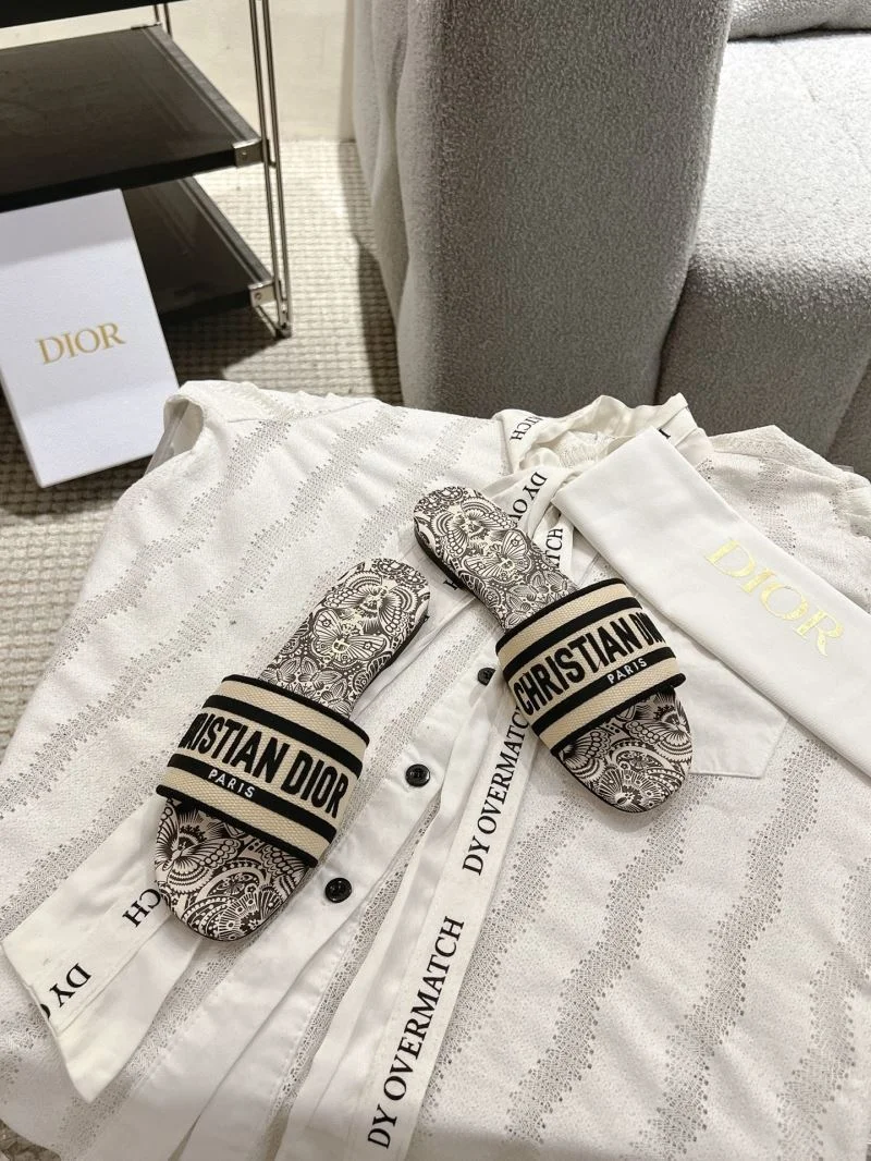 Christian Dior Slippers Refined 20850