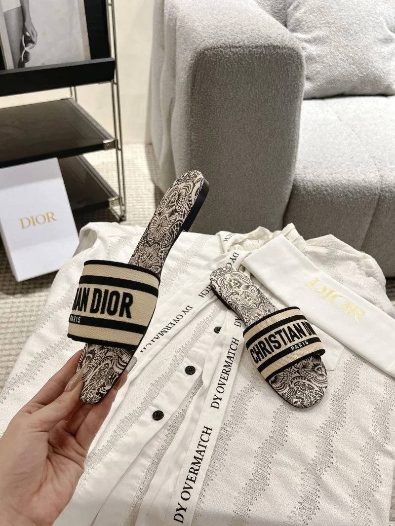 Christian Dior Slippers Refined 20850