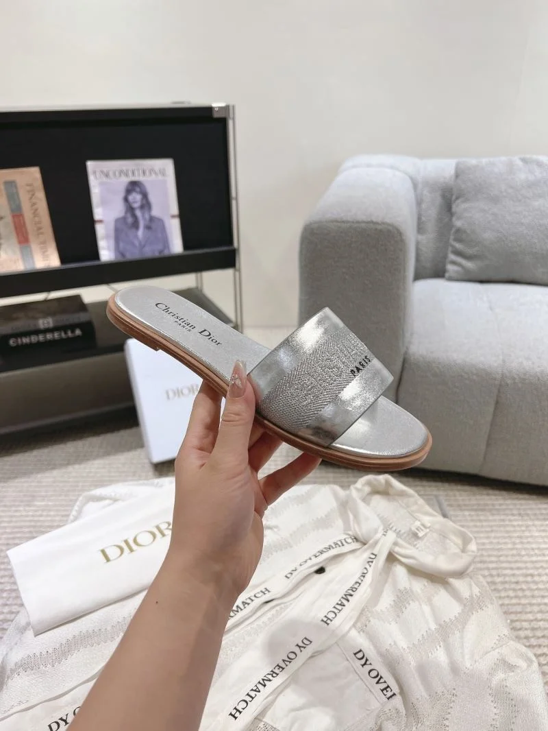 Versatile Christian Dior Slippers 20815