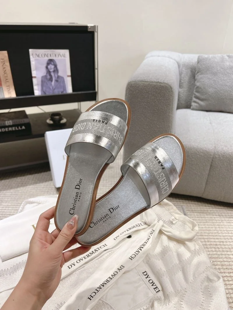 Versatile Christian Dior Slippers 20815