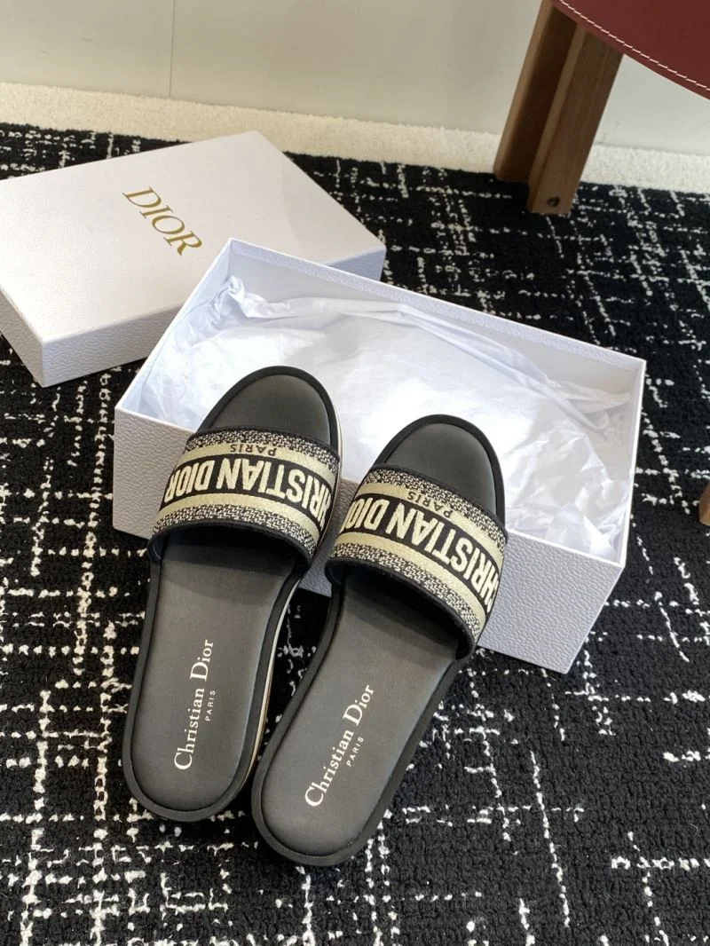 Effortless Christian Dior Slippers 20808