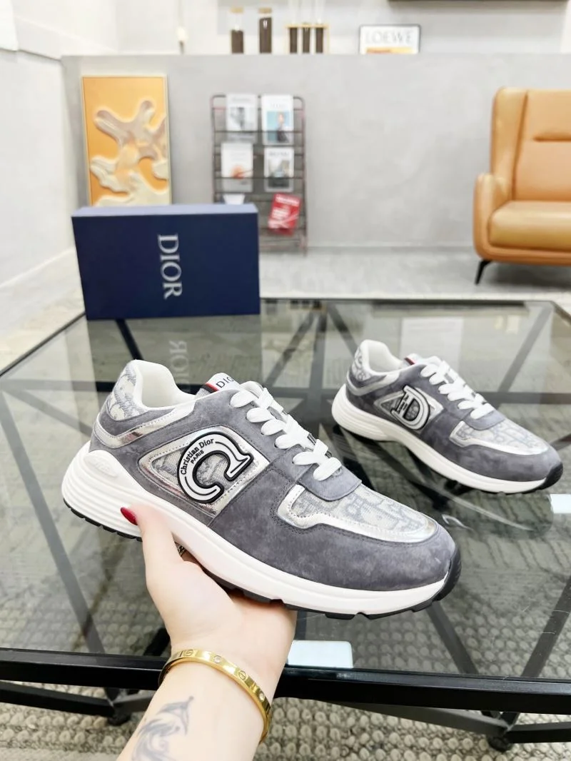Sleek Christian Dior Sneaker 20506