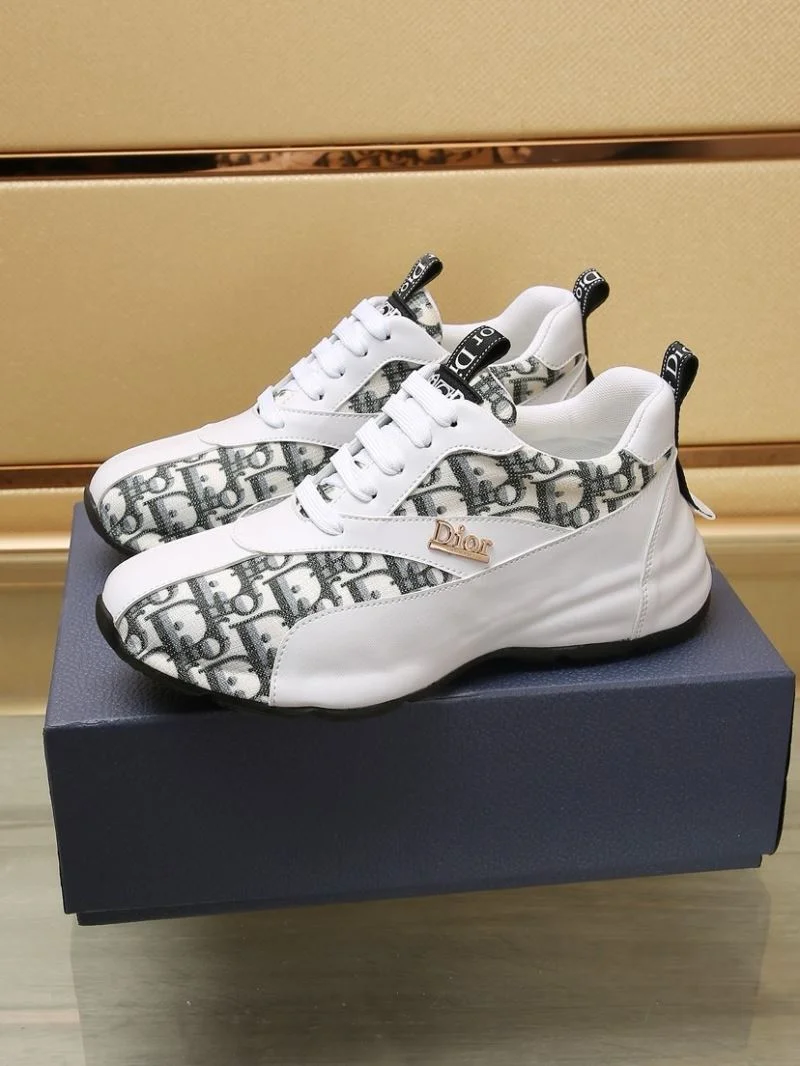 Effortless Christian Dior Sneaker 20561