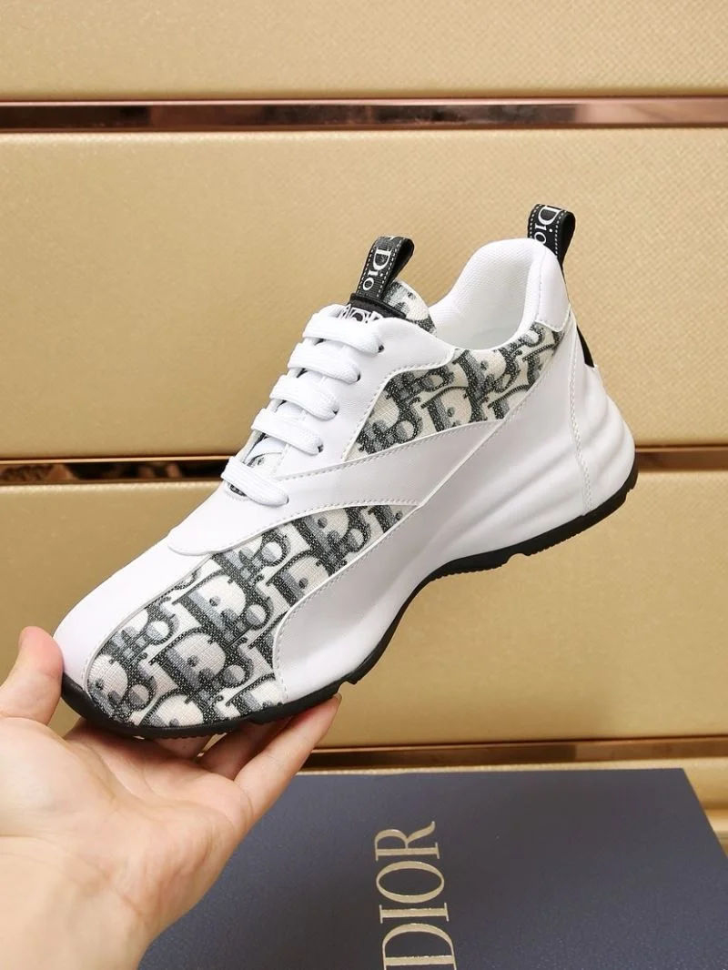 Effortless Christian Dior Sneaker 20561