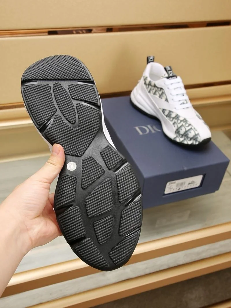 Effortless Christian Dior Sneaker 20561
