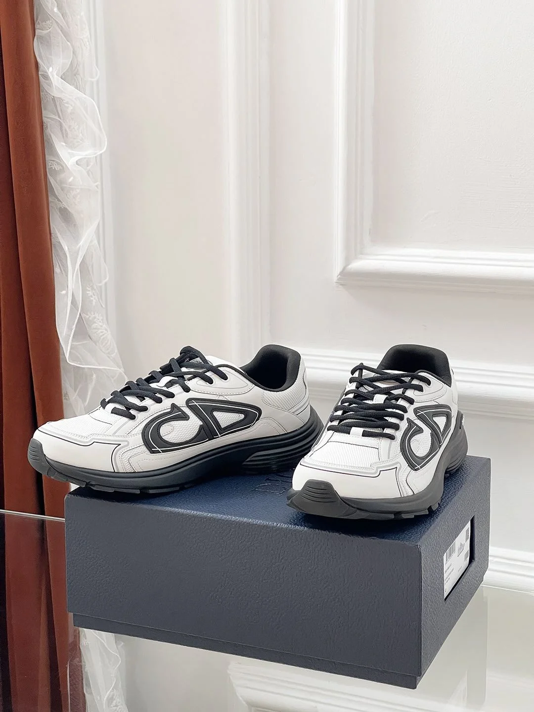 Stylish Christian Dior Sneaker 21099