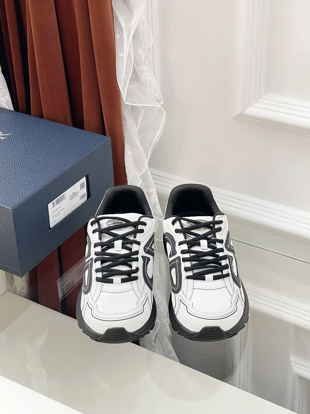 Stylish Christian Dior Sneaker 21099
