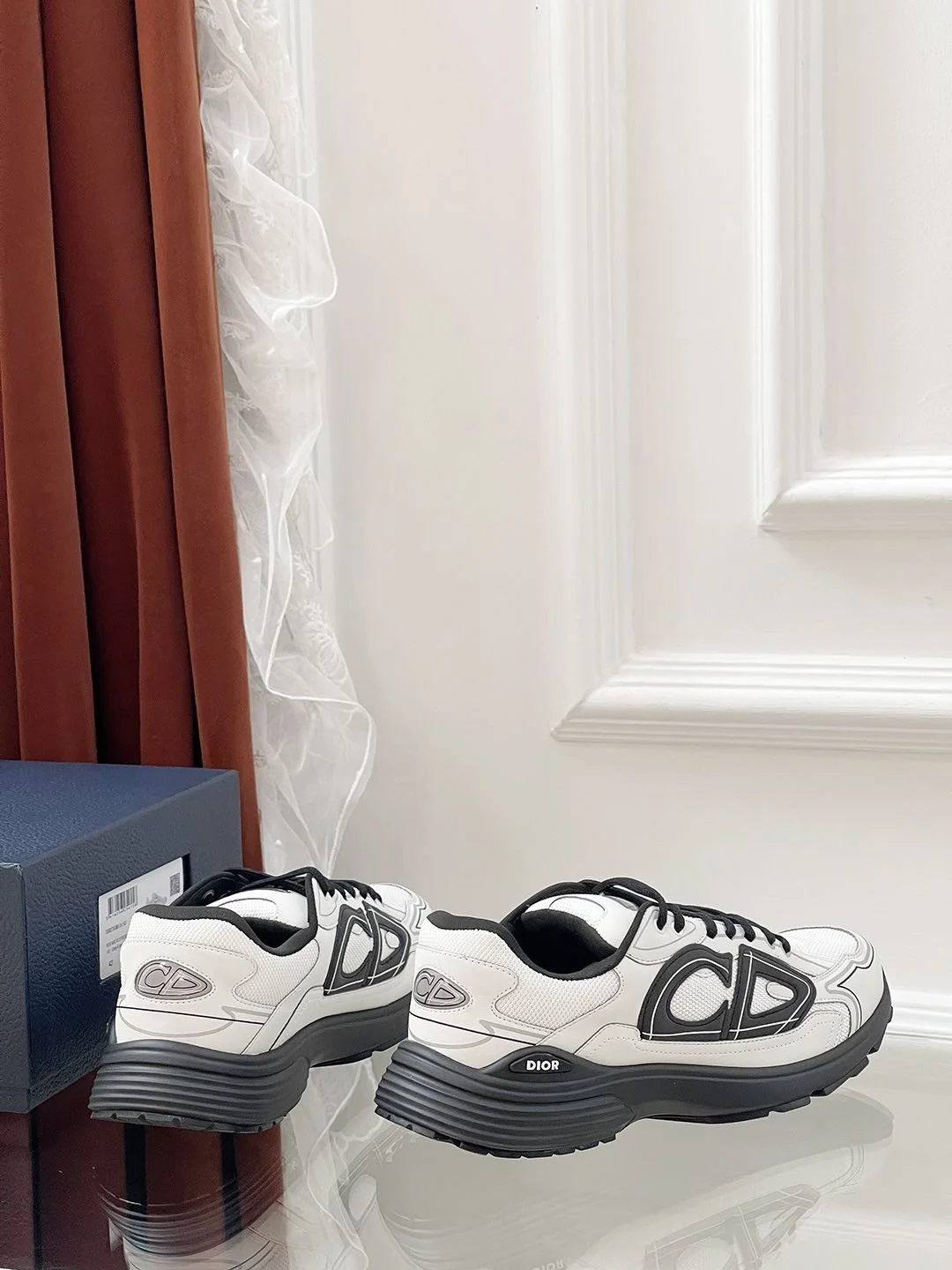 Stylish Christian Dior Sneaker 21099